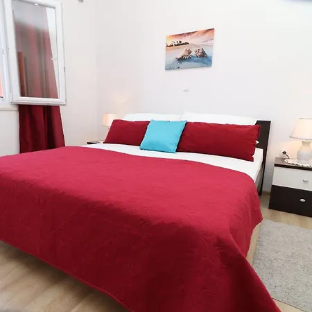 בית נופש Adriatic View-five Bedroom With Pool And Sea View *